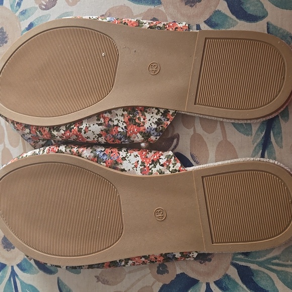 Floral Pearl-Embellished Women's Mules - Picture 3 of 3